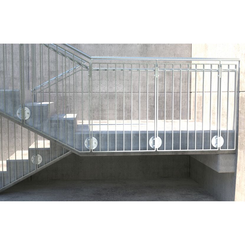 Metallgeländer an einer Betontreppe.