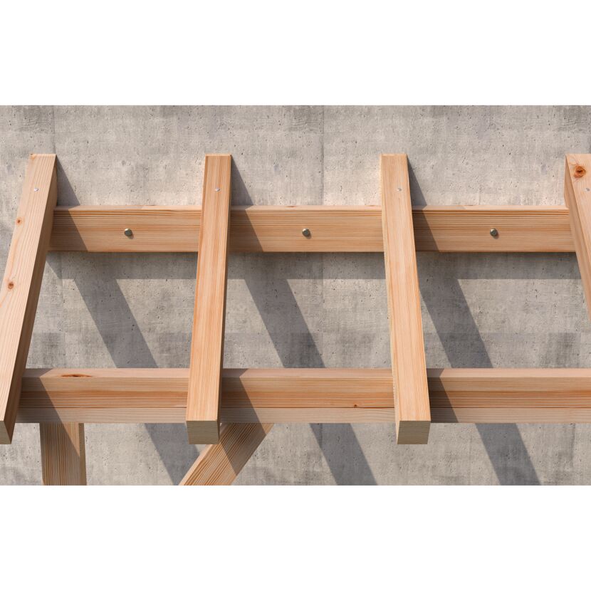 Holzkonstruktion für ein Vordach an Betonwand montiert.