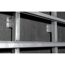 Metallrahmen mit Befestigung an Betonwand