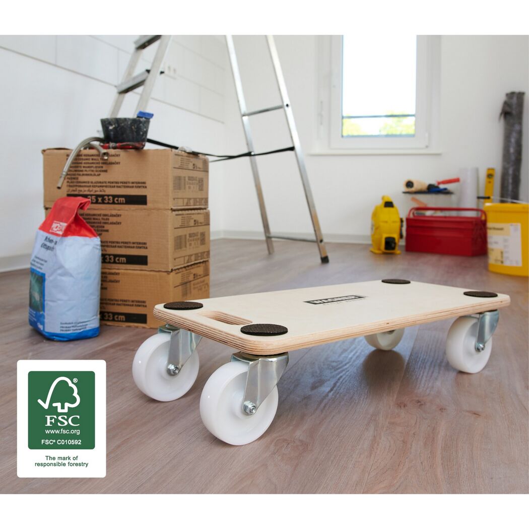 Transportroller im Zimmer mit Baumaterialien.