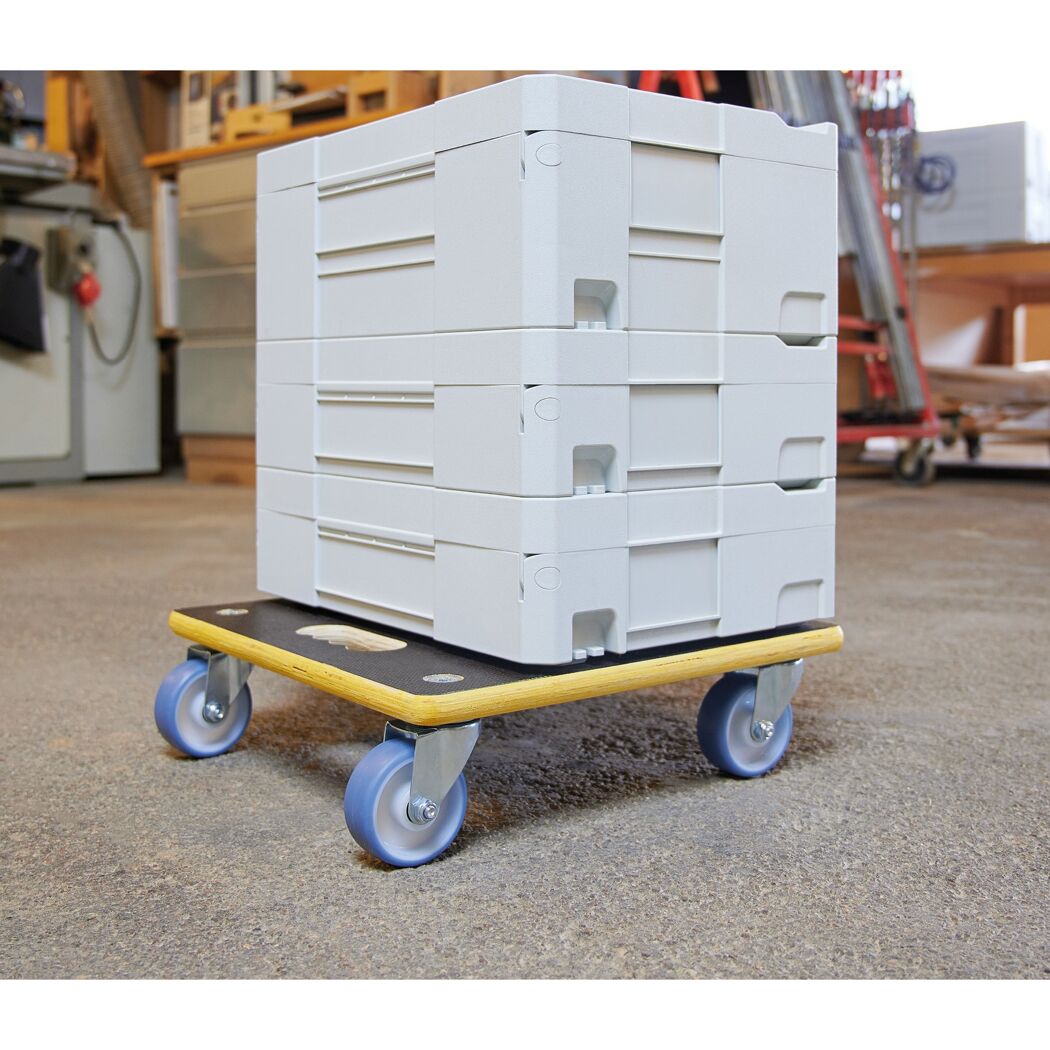 Transportroller mit gestapelten Boxen