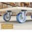 Holzplatte auf Transportrollen