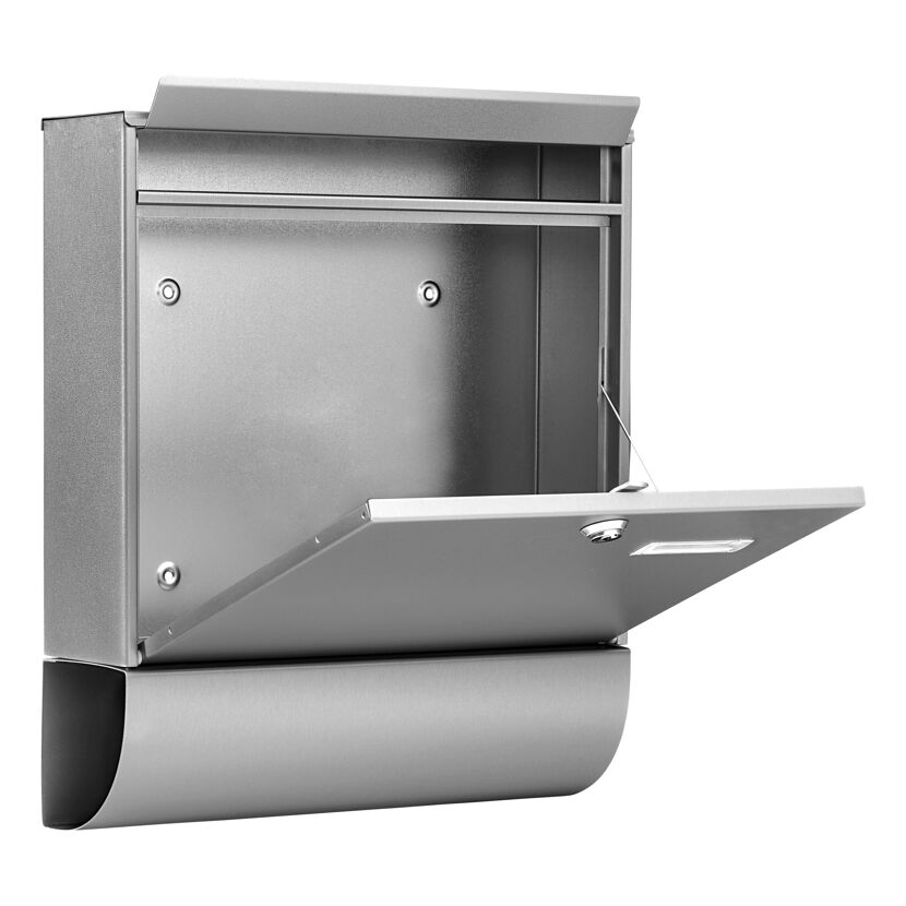 Geöffneter Briefkasten aus Metall