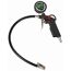 Digitaler Reifenfüllmesser mit Schlauch und Manometer.