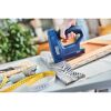 Person benutzt einen blauen Rapid BTX10 Tacker.