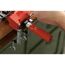 Person verwendet die BESSEY Tischklemme TK6