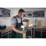 Person verwendet Einhandzwinge Multi Fix M 300