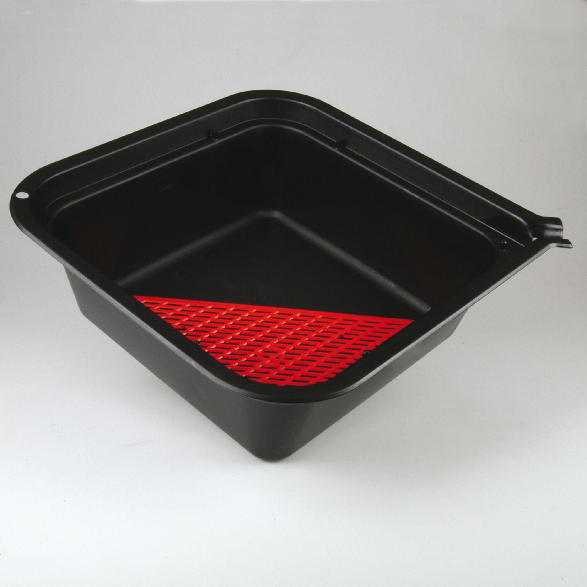 Schwarze Mehrzweckwanne mit rotem Siebeinsatz