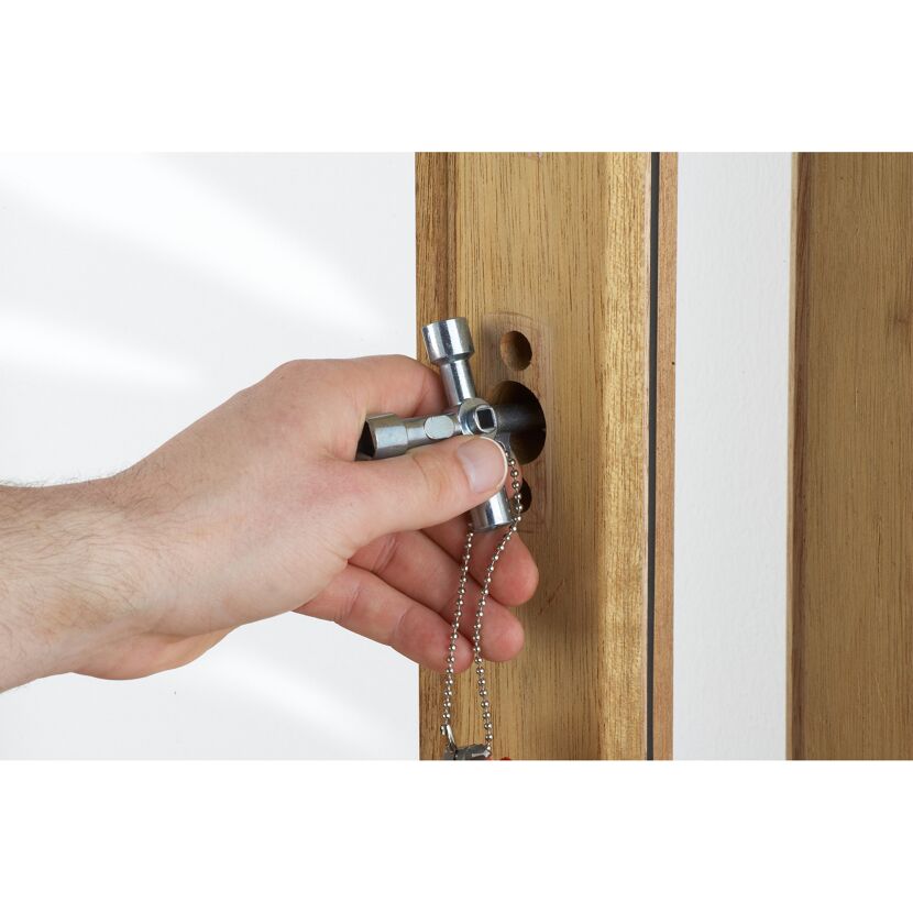 Person verwendet Universalschlüssel Profi Key