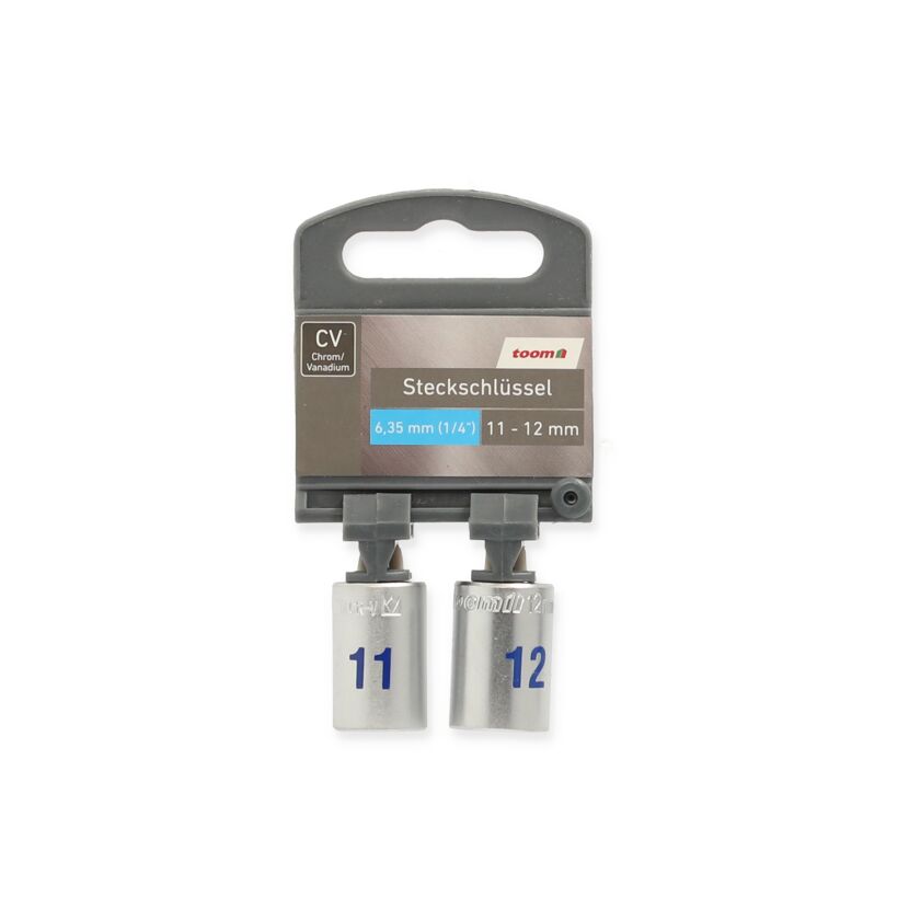 Zwei Steckschlüssel der Größe 11 und 12 mm