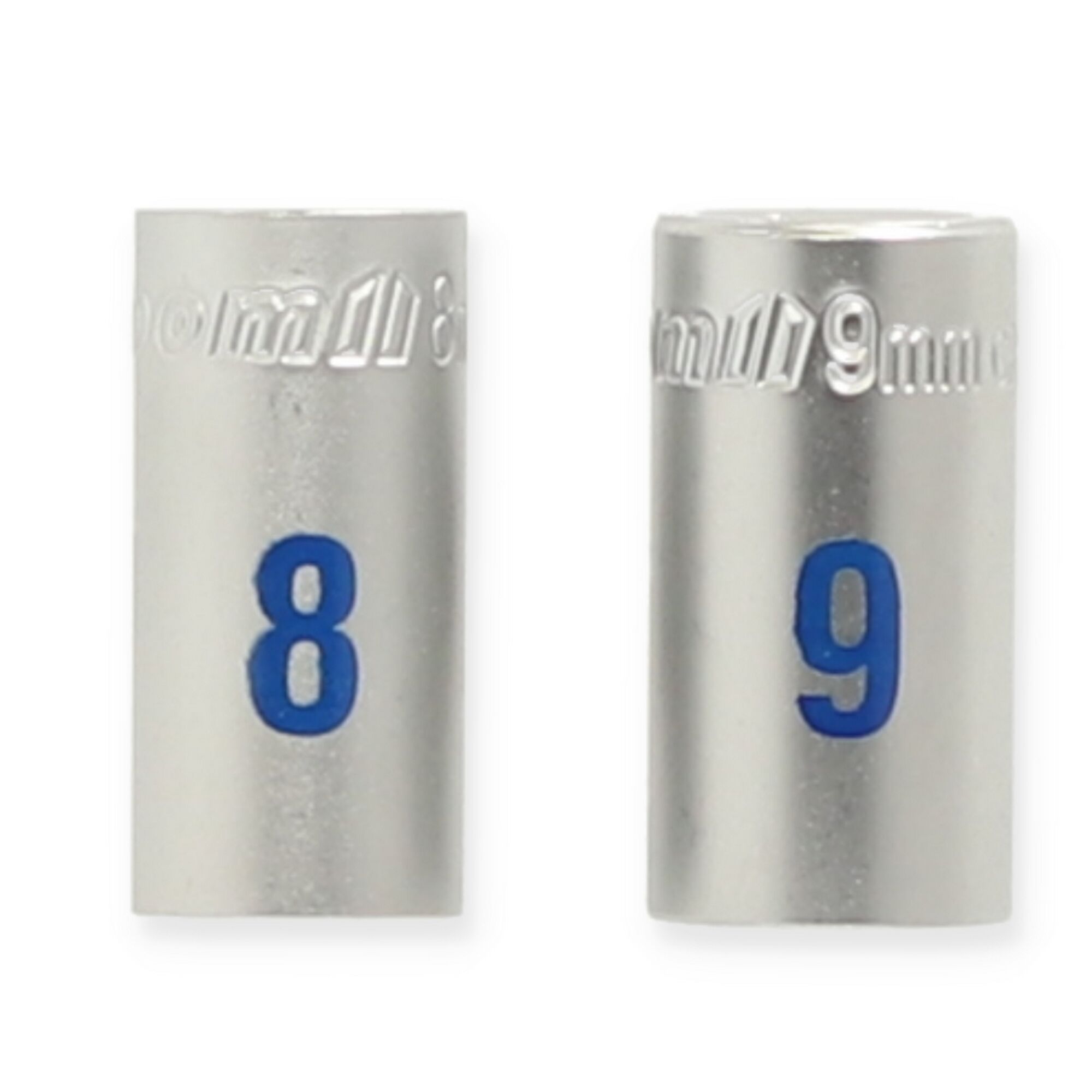 Zwei Steckschlüssel in den Größen 8 mm und 9 mm.