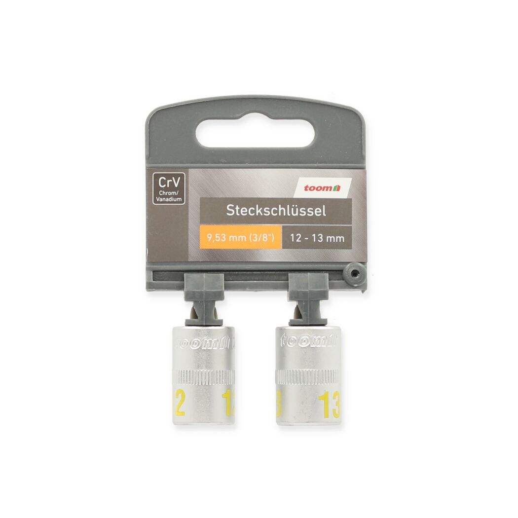 Zwei Steckschlüssel von toom, 9,53 mm (3/8 Zoll) und 12-13 mm.