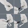 Hand setzt Bit auf Bit-Halter.
