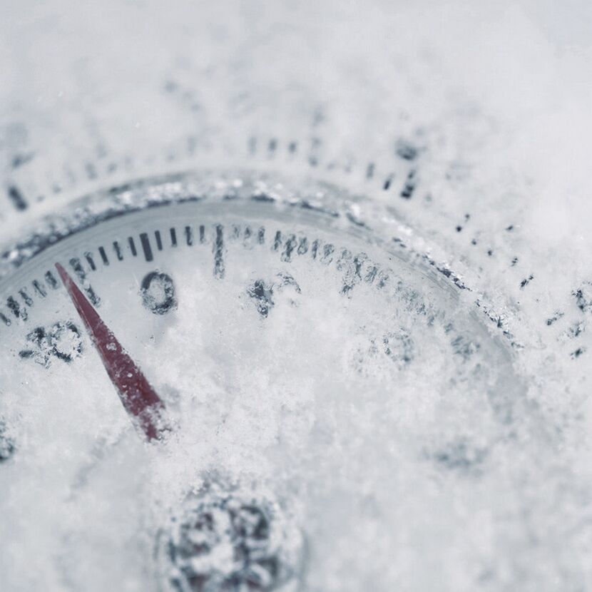 Vereistes Thermometer bei Minusgraden