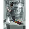 Elektriker mit Schraubendreher-Set