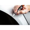 Person verwendet Quixx Lackstift