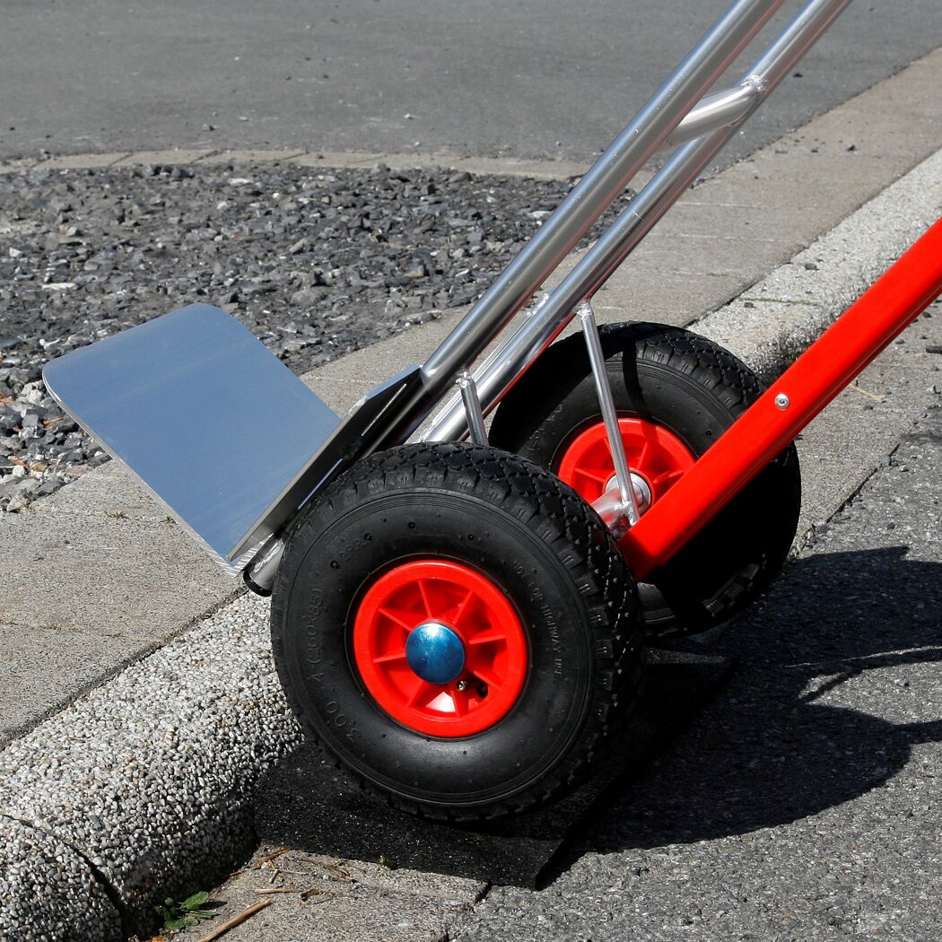 Auffahrrampe aus Gummi mit Metallgriffen