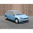Blaues Auto mit Halbgarage