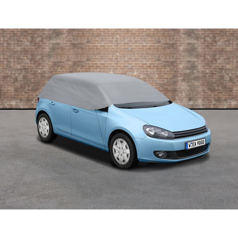 Auto mit Halbgarage