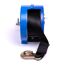 Blaue Seilwinde mit Gurt und Haken