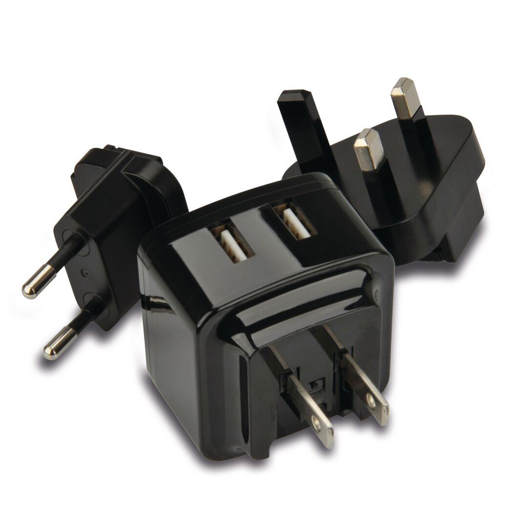 Schwarzer USB-Reisestecker mit verschiedenen Anschlüssen