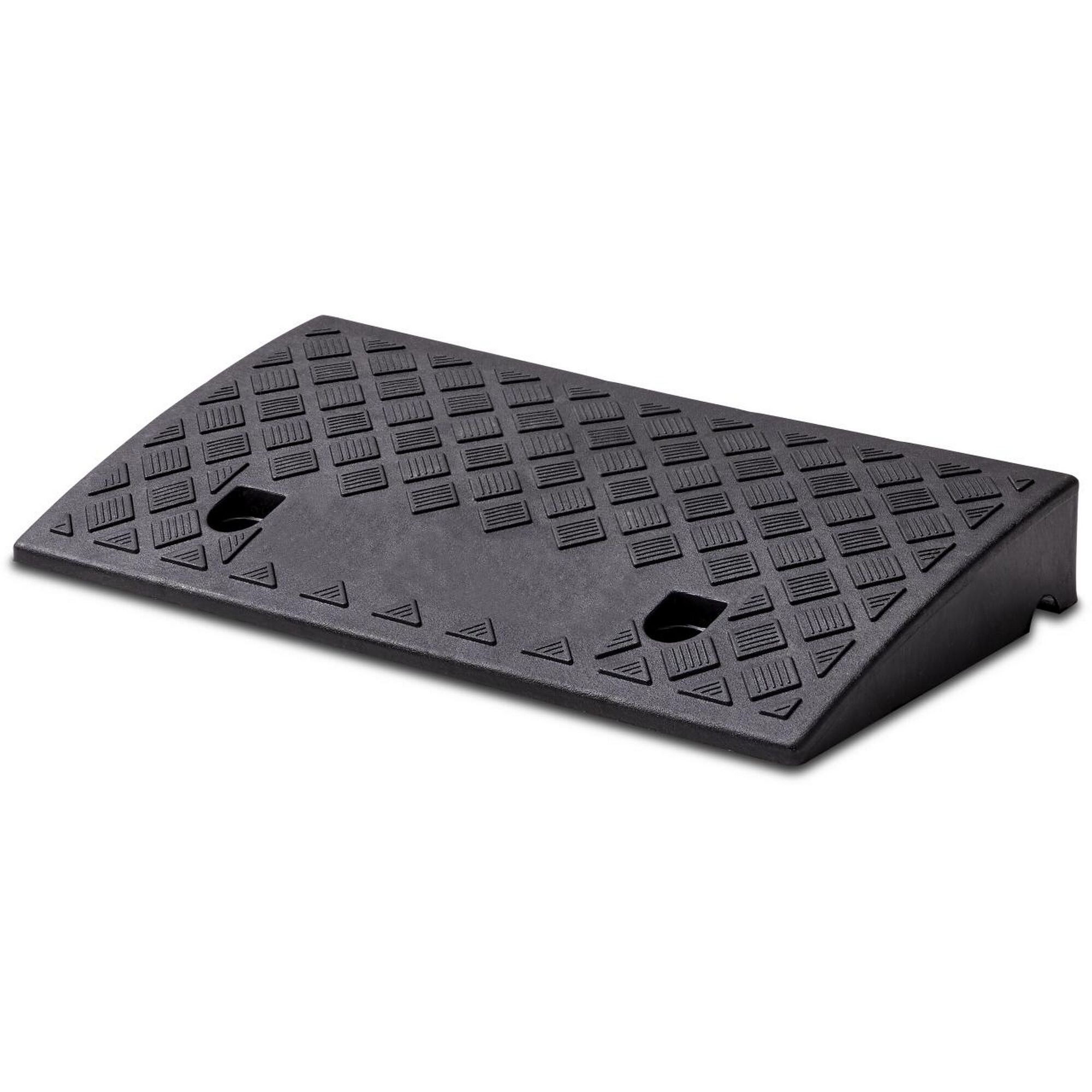 Schwarze Bordsteinrampe