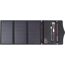 Schwarze Solar Powerbank, aufgeklappt, mit Ladekabel