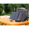Solar Powerbank und Solarpanel auf einem Tisch