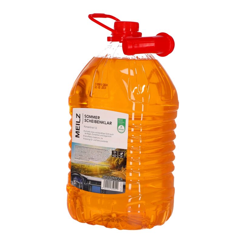 Kanister mit orangefarbener Flüssigkeit und Ausgießer