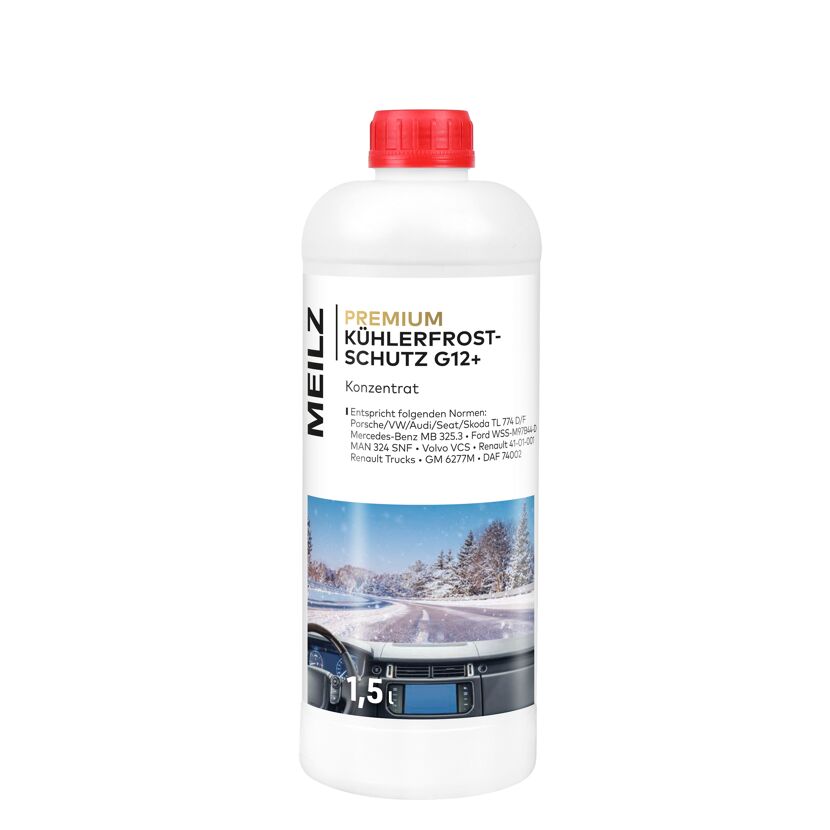 Flasche Kühlerfrostschutz vor winterlicher Landschaft