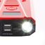 Rot-schwarzer Jumpstarter mit angeschalteter LED-Leuchte