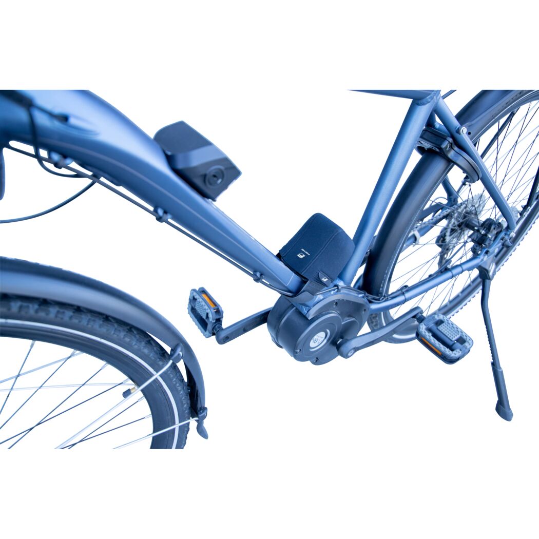 E-Bike-Rahmen mit Motor, Pedalen und Schutzhülle für Akku-Kontakte.