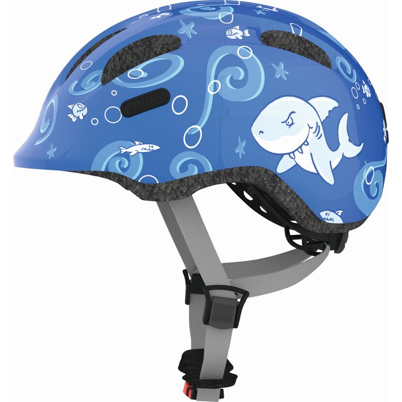 Blauer Kinderhelm mit Hai- und Fischmotiven
