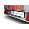 Rückseite eines Anhängers mit Nummernschild und Rückleuchten