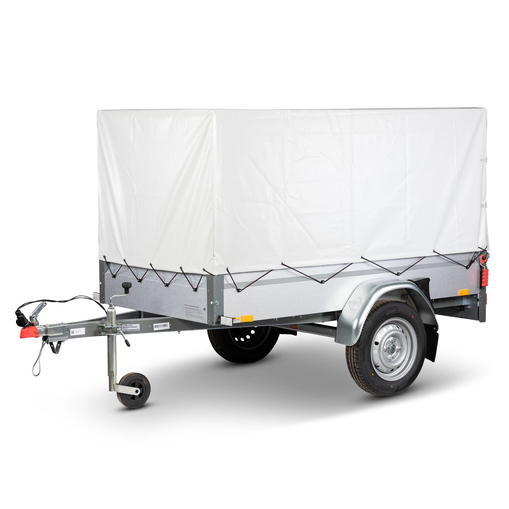 Abgedeckter Anhänger auf weißem Hintergrund