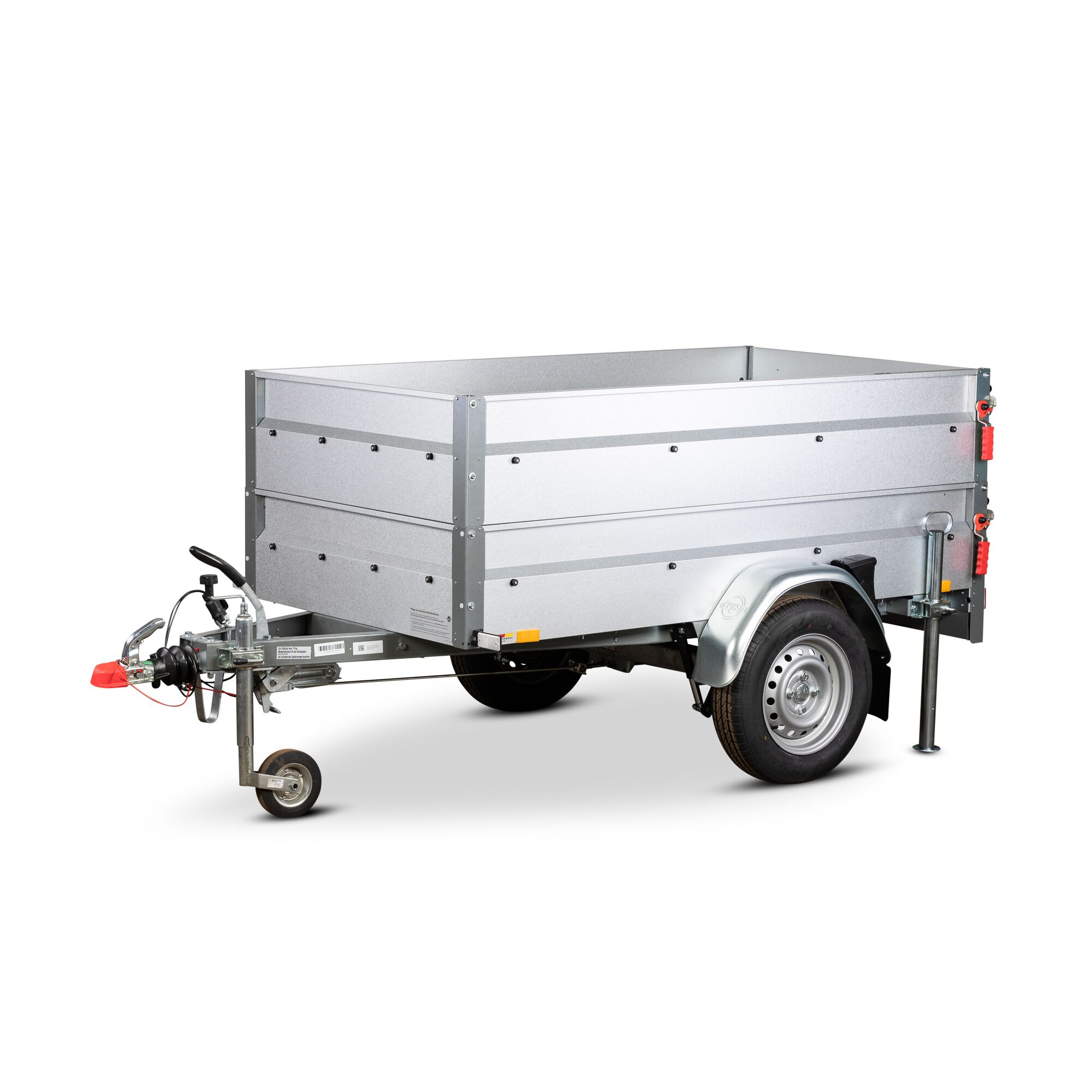 Silberner Anhänger auf weißem Hintergrund.