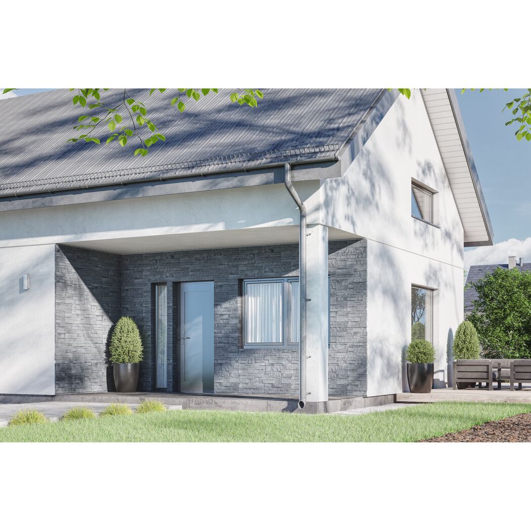Hausfassade mit dunklen Betonriemchen