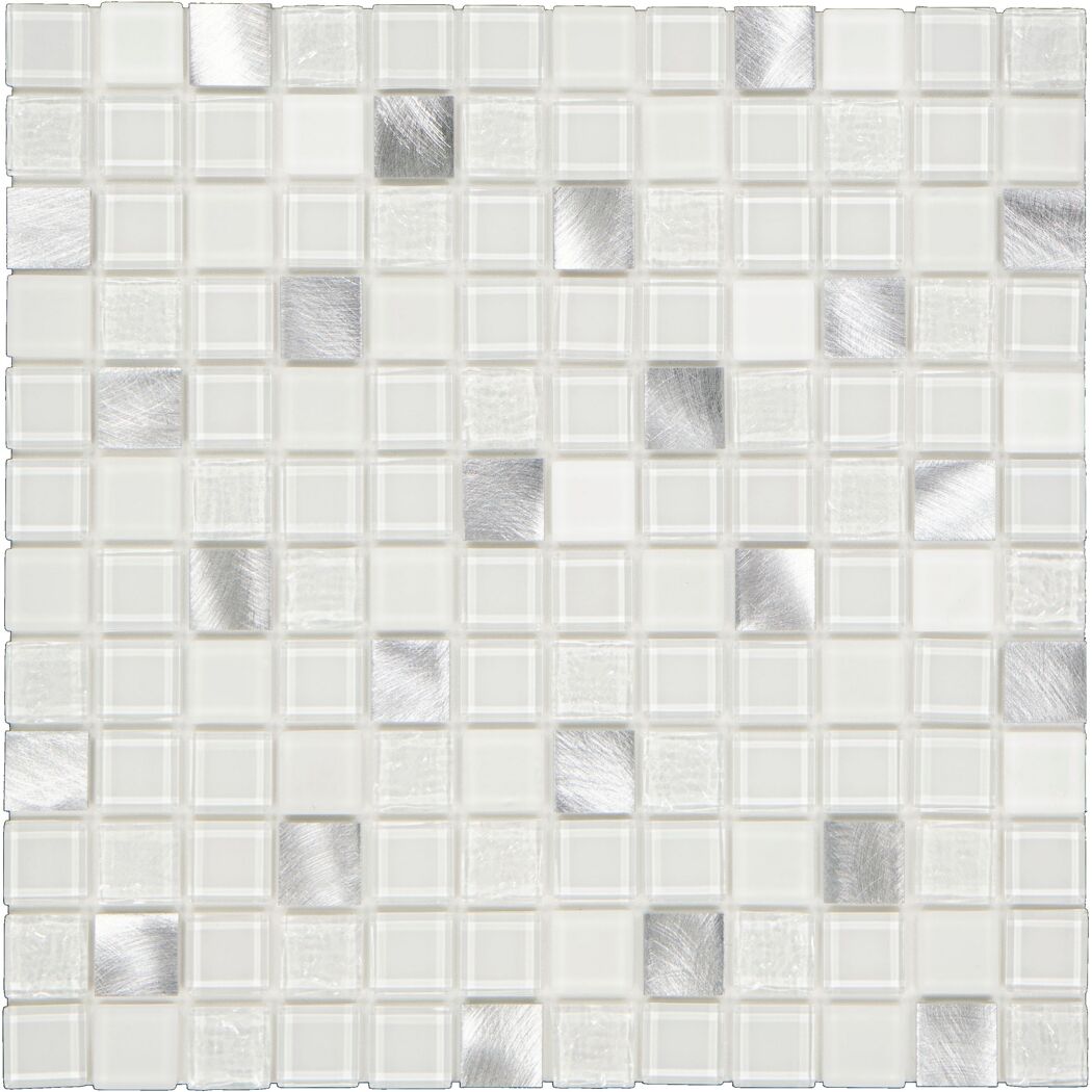 Weiße und silberne Mosaikfliesen
