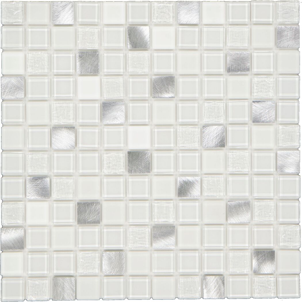 Weiße und silberne Mosaikfliesen