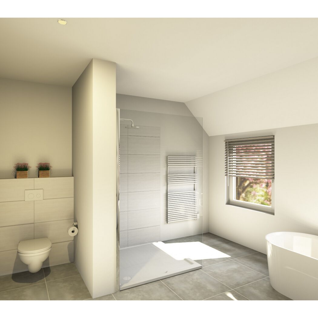 Modernes Badezimmer mit Dusche, WC, Badewanne und Jalousie