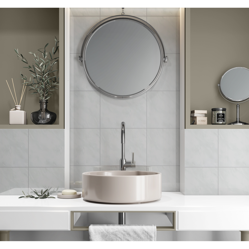 Modernes Badezimmer mit rundem Waschbecken und großem Spiegel