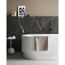 Modernes Badezimmer mit weißer Badewanne