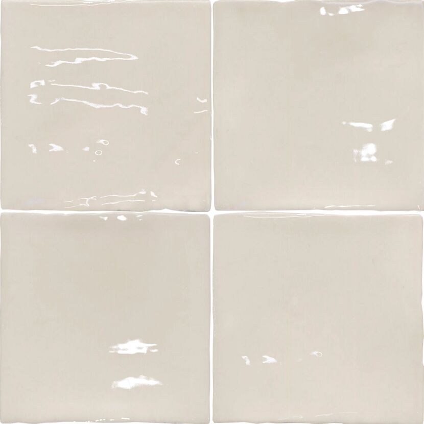 Beige glänzende Wandfliesen