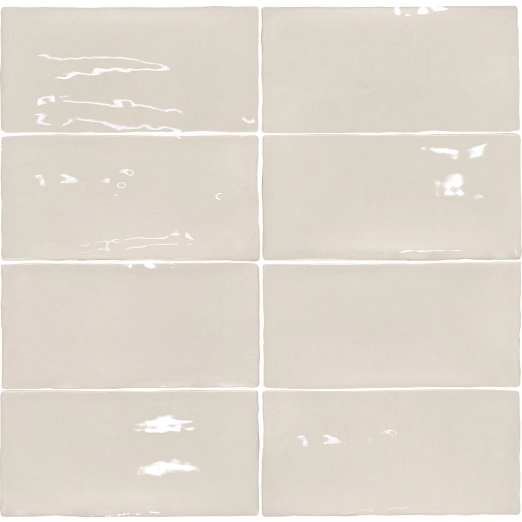 Beige glänzende Wandfliesen