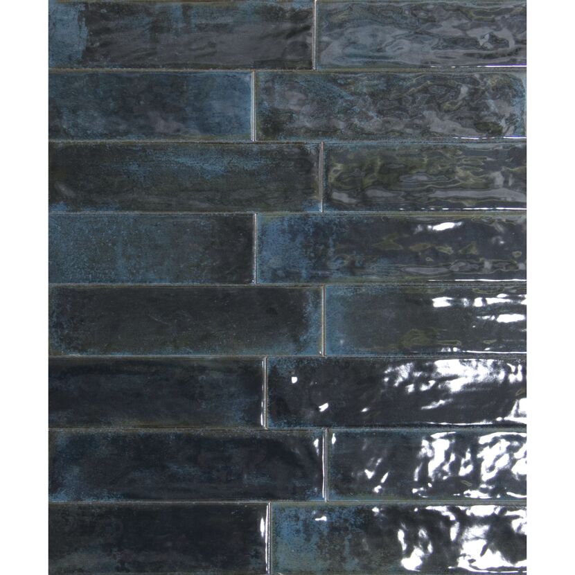 Dunkelblaue, glänzende Wandfliesen