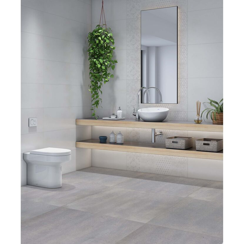 Modernes Badezimmer mit grauen Fliesen