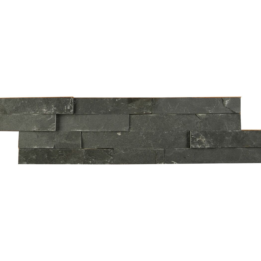 Schwarze Wandverkleidung aus Schiefer