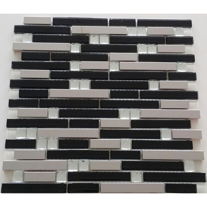 Schwarze und silberne Mosaikfliesen