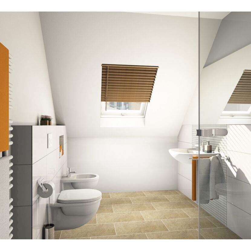 Helles Badezimmer mit Dachfenster und braunen Jalousien