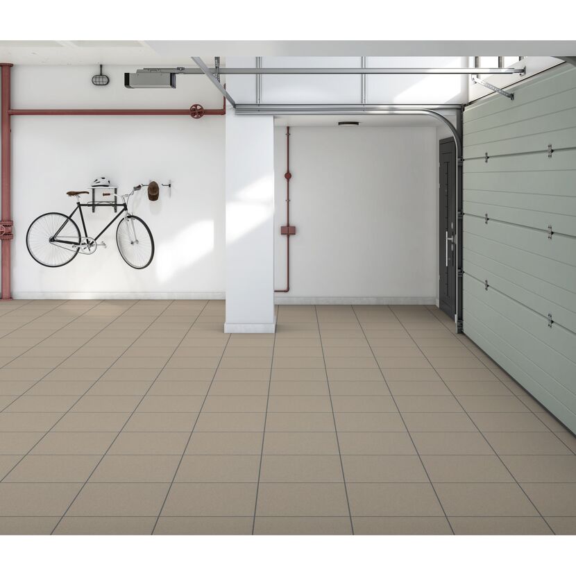 Garage mit Fliesenboden, Fahrrad an der Wand